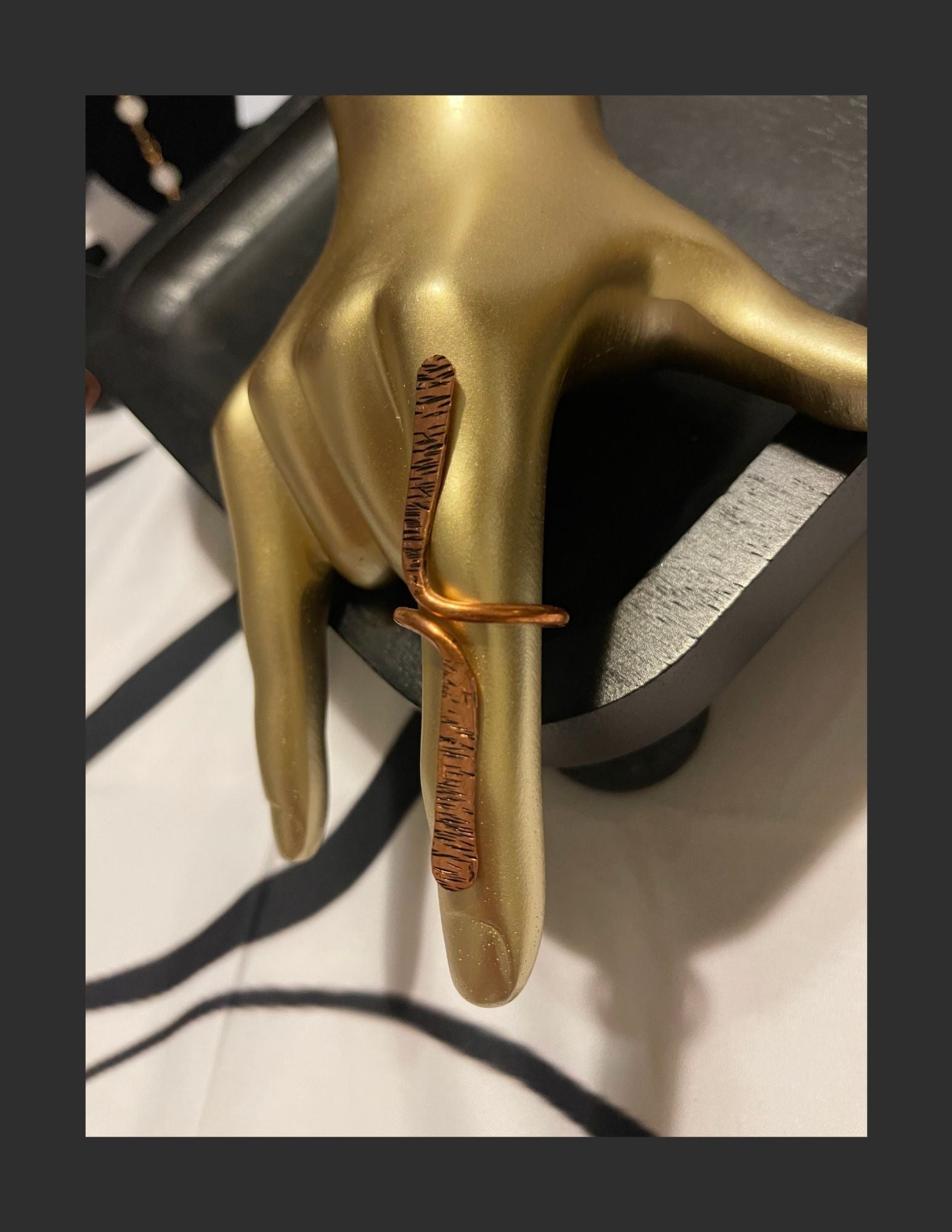 The Aligned Force Ring